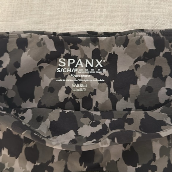 Spanx Booty Boost Leggings Size S - Picture 3 of 5